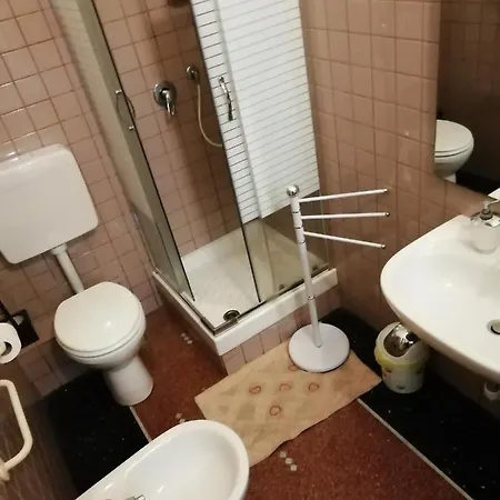 Invrea Con Posto Macchina Vakantiehuis *